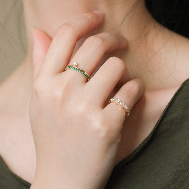 Diamond on the side ring